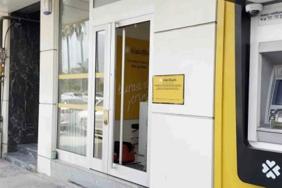 Cep telefonu ve laptop çaldıktan sonra bankayı soymayı çalışan hırsız yakalandı
