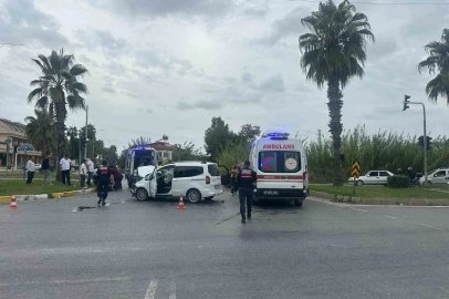 Manavgat’ta trafik kazası:3 yaralı
