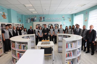 Erzincan’da İpekyolu Ticaret Lisesi’ne yeni kütüphane açıldı