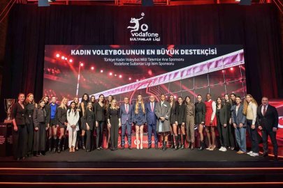 Vodafone, Türk kadın voleyboluna desteğini 3 yıl daha sürdürecek

