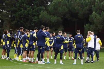 Fenerbahçe, Dirk Kuyt yönetiminde çalıştı
