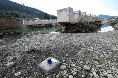 Tokat’ta taşkında yıkılan köprü yeniden inşa ediliyor
