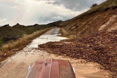 Elazığ’da yağışla birlikte toprak kayması meydana geldi
