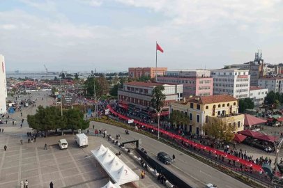 Samsun’da 1919 metrelik bayraklı "Cumhuriyet Yürüyüşü"
