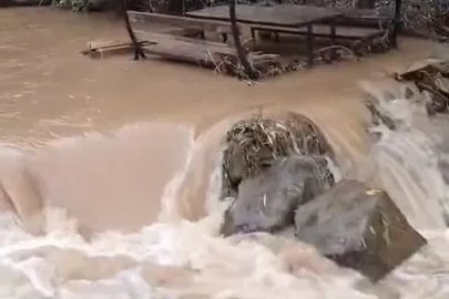 Palu’da yağışlarla Teke deresi coştu

