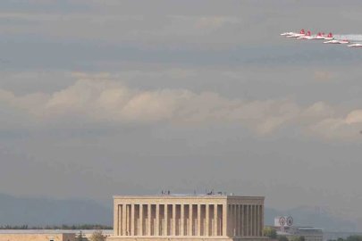 Türk Yıldızları’ndan Ankara semalarında prova uçuşu
