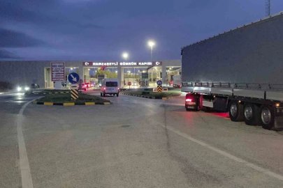 Hamzabeyli Gümrük Kapısı açıldı, tır çıkışlardı tekrar başladı
