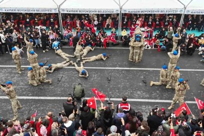 Komandoların gösterisi Cumhuriyet Bayramı kutlamalarına damga vurdu
