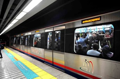 Bakan Uraloğlu: "Asya ile Avrupa’yı 4 dakikada birbirine bağlayan Marmaray ile 13 yılda toplam 1,6 milyar yolcuya hizmet verdik"
