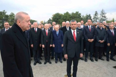 Cumhurbaşkanı Erdoğan başkanlığındaki devlet erkanı Anıtkabir’i ziyaret etti

