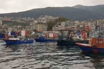 Gemlik’te tekne ve kayıklar Türk bayraklarıyla donatıldı
