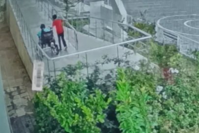Yağmur altında arkadaşını yalnız bırakmayan küçük Yusuf yürekleri ısıttı
