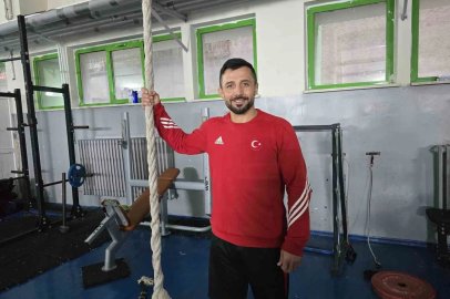Partner bulamadı, öğrencileriyle hazırlandı; dünya üçüncüsü oldu
