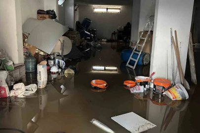 Mersin’de selin izleri gün ağarınca ortaya çıktı: Araçlar sürüklendi, yollar çöktü
