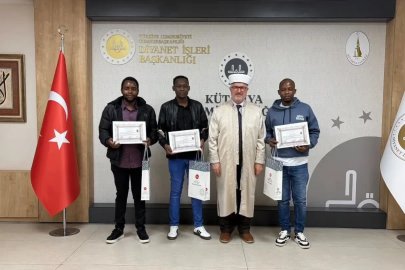 Kütahya’da üç Kenyalı vatandaş müslüman oldu
