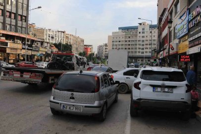 Hatalı parklar trafik akışını etkiledi, vatandaşlar tepki gösterdi
