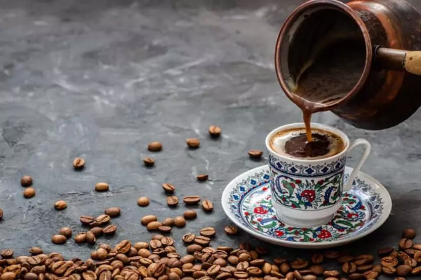 Türk kahvesinin yapımı çok