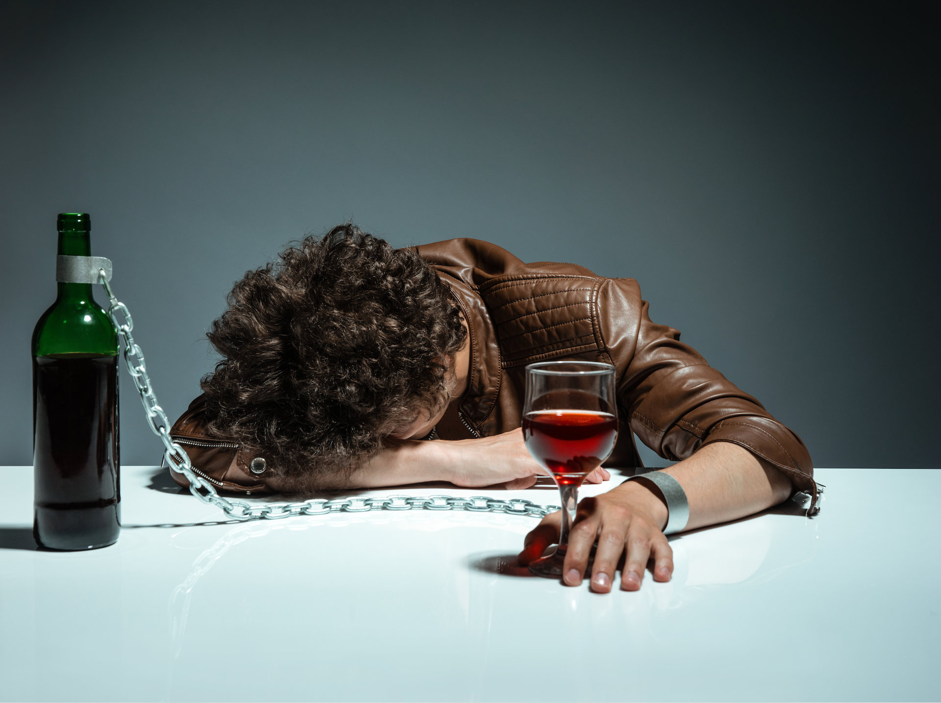 Alkol Bağımlılığı: Alkol Bağımlılığı Nedir? Alkol Bağımlılığı ile Mücadele!